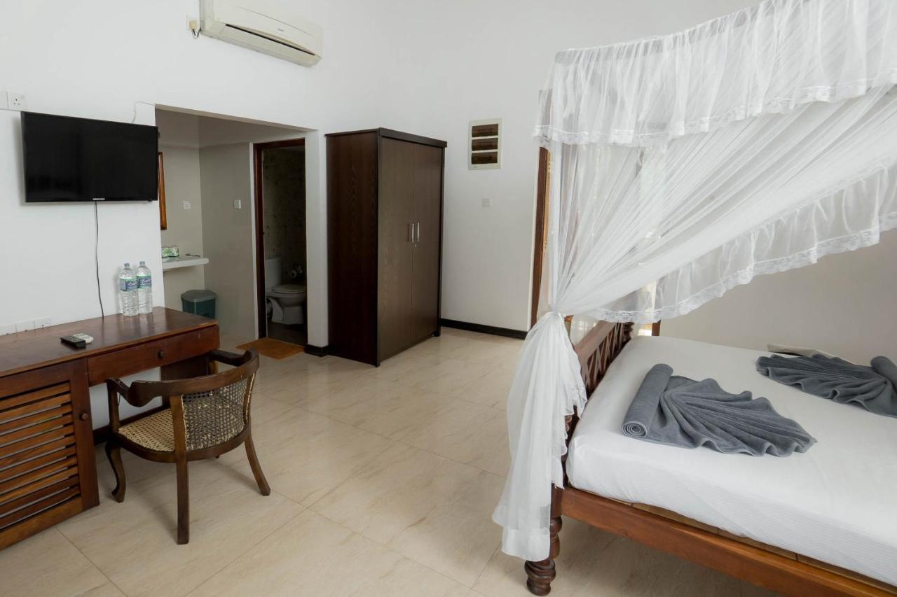 Hotel Neptune Bay Unawatuna Beach Kültér fotó