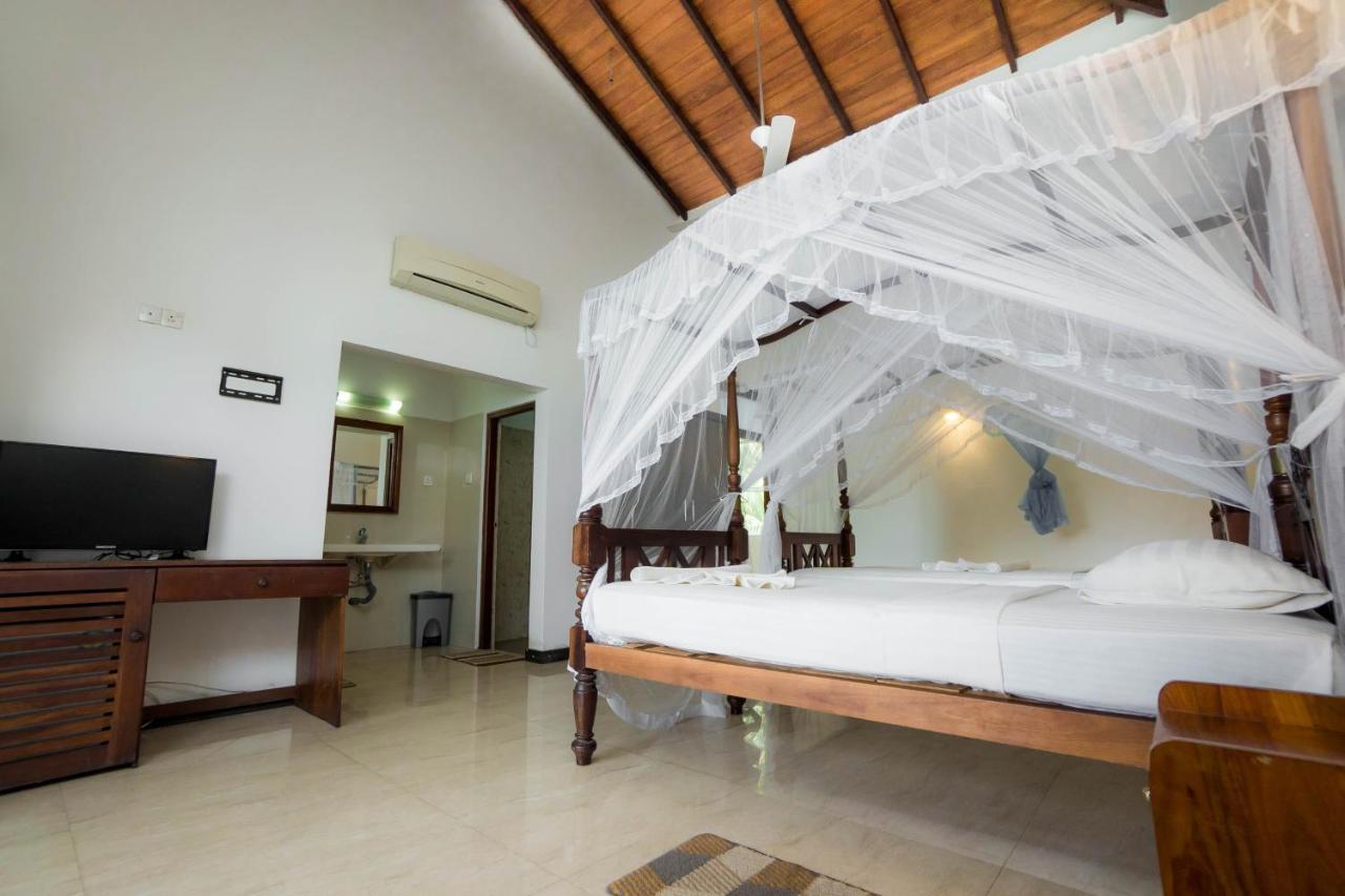 Hotel Neptune Bay Unawatuna Beach Kültér fotó
