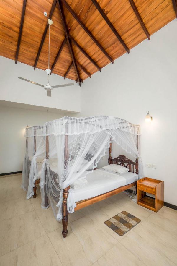Hotel Neptune Bay Unawatuna Beach Kültér fotó