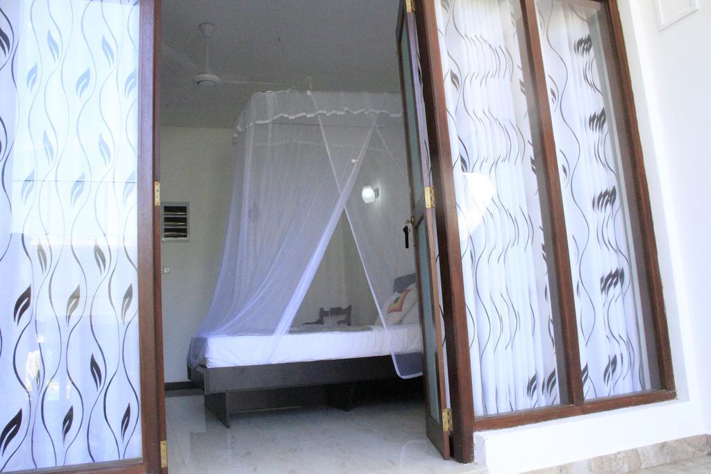 Hotel Neptune Bay Unawatuna Beach Szoba fotó