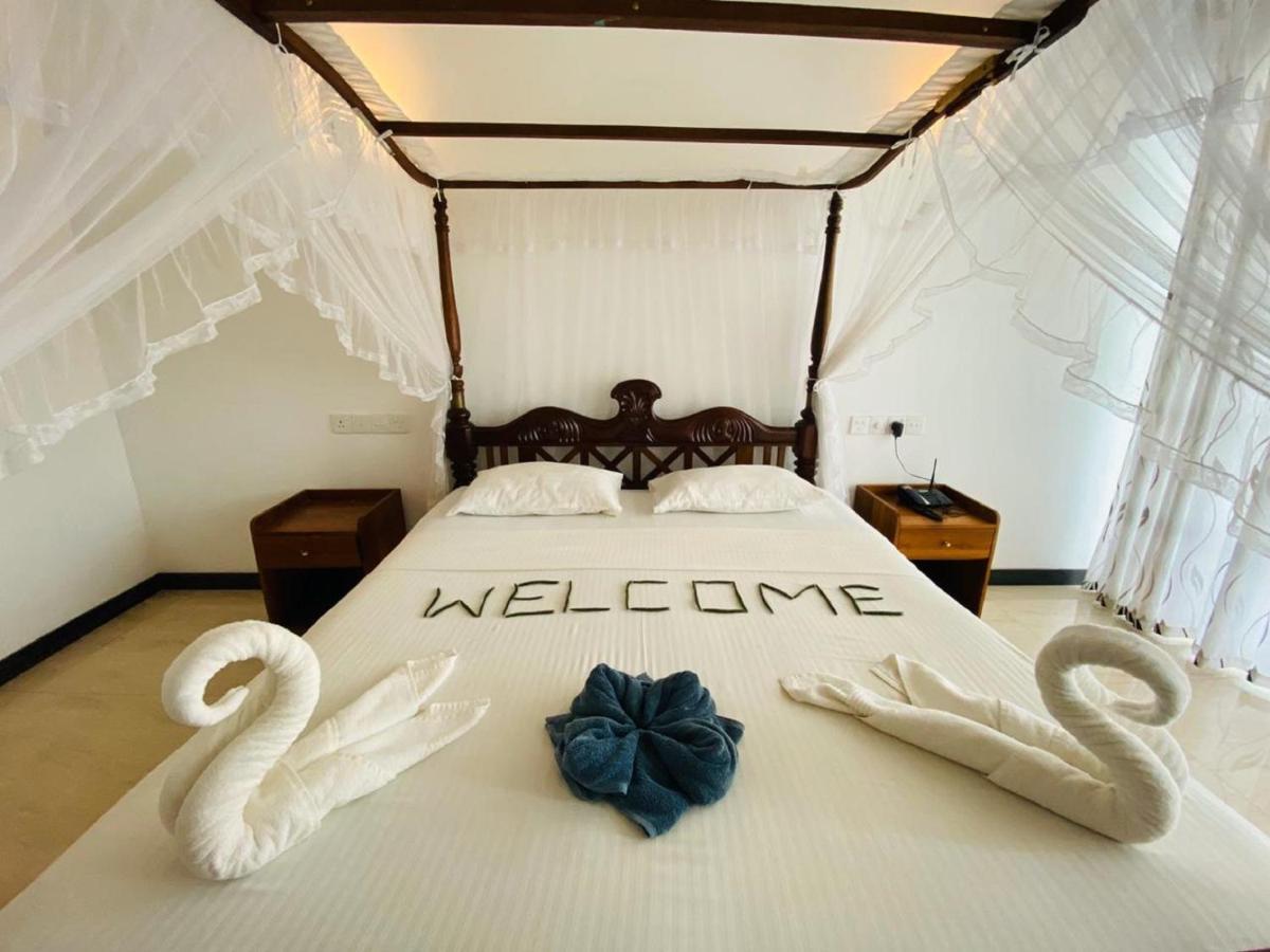 Hotel Neptune Bay Unawatuna Beach Kültér fotó