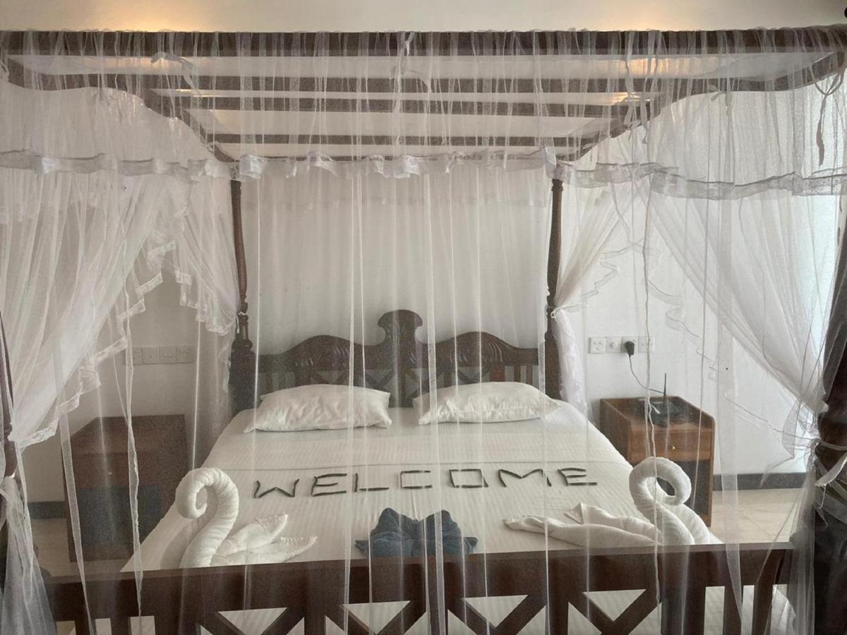 Hotel Neptune Bay Unawatuna Beach Kültér fotó
